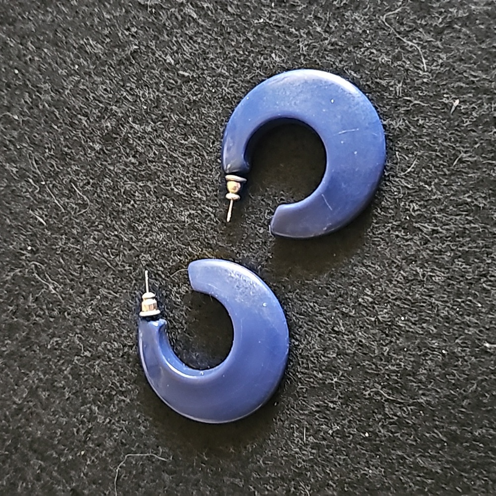 1980s Plastic Hoop Earrings 246